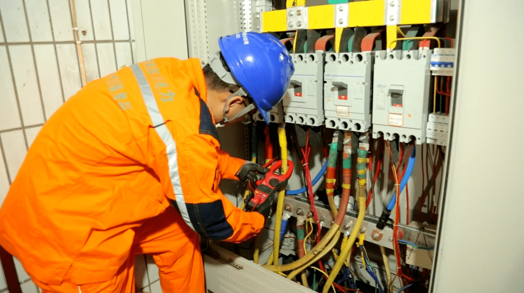 萬源 多措并舉，確保冬季用電安全與電氣設備修理日常